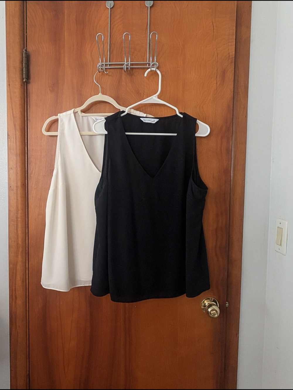 Women's V-Neck Sleeveless Top - Black and White